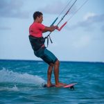 Descobrindo os laços entre tênis e kitesurf: o treinamento cruzado de atletas no Ceará