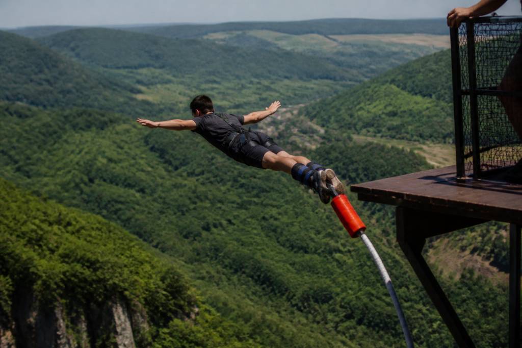 Bungee jump em São Paulo: guia completo para praticar com segurança